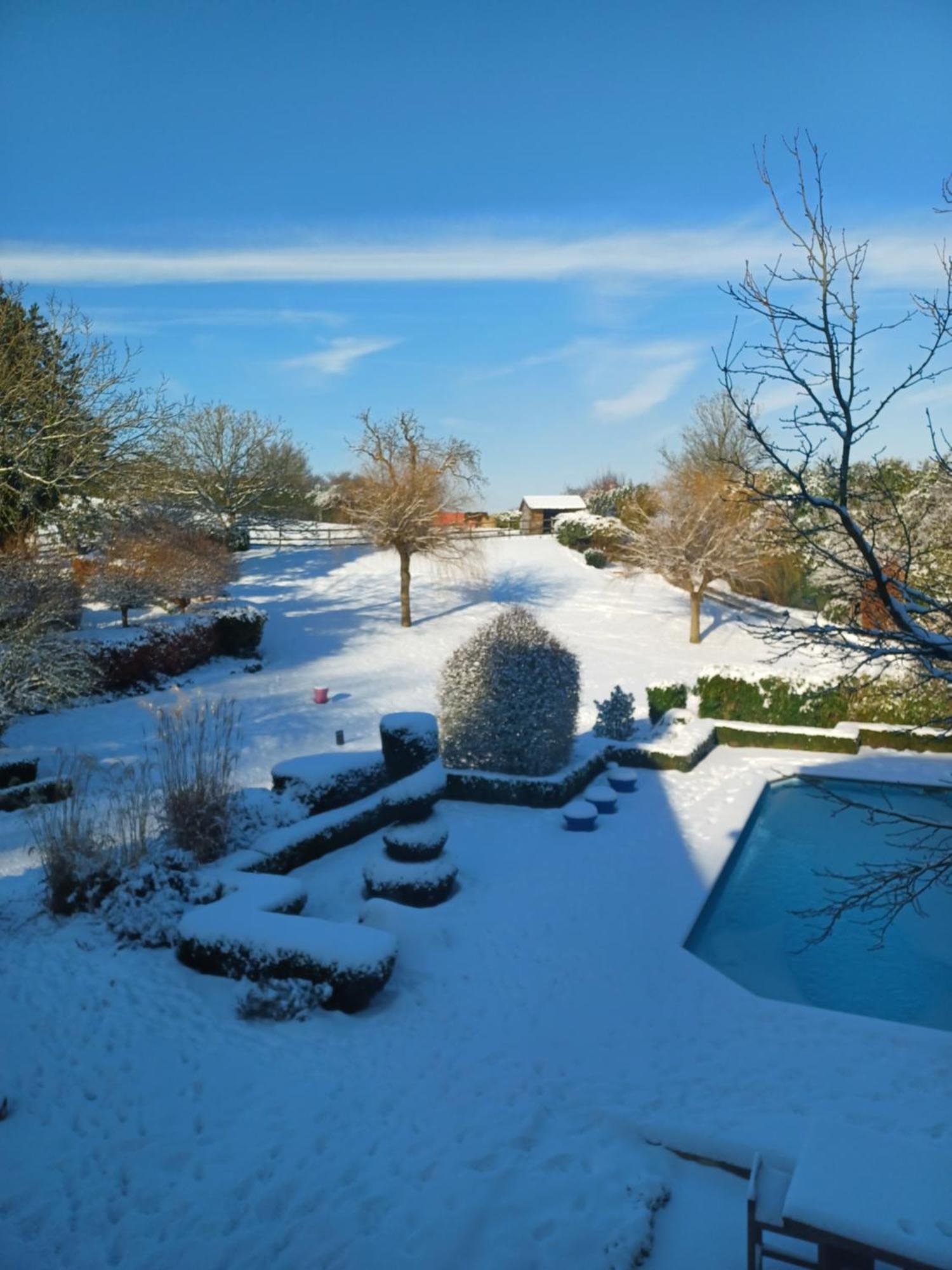 Au Bout De Mes Reves Bed & Breakfast Walcourt Exterior photo